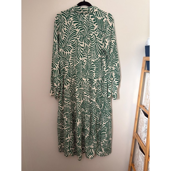 H&M Green Leaf Print Tiered Maxi Shirt Dress Women's Size S Boho Vacation Resort - Picture 8 of 11